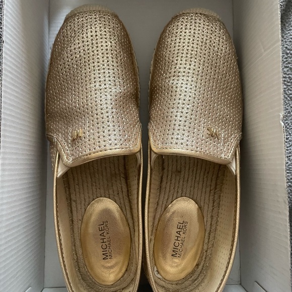 Authentic Michael Kors slip on 9.5 - Picture 1 of 3